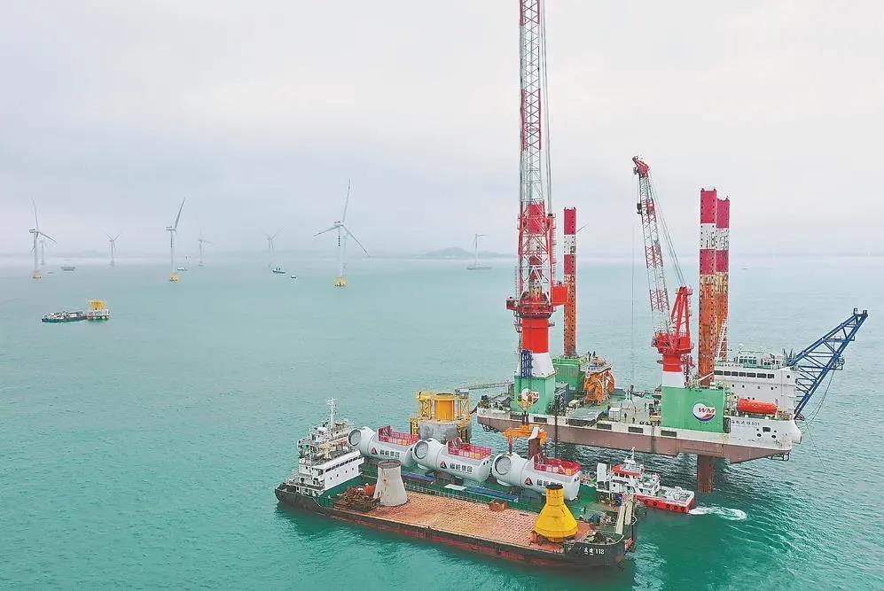 福能集團(tuán)曾是“一煤獨(dú)大”的老國(guó)企，近年來(lái)積極轉(zhuǎn)型，布局新能源、新材料、醫(yī)療健康等領(lǐng)域。圖為福能集團(tuán)三川海上風(fēng)電項(xiàng)目。（資料圖片）