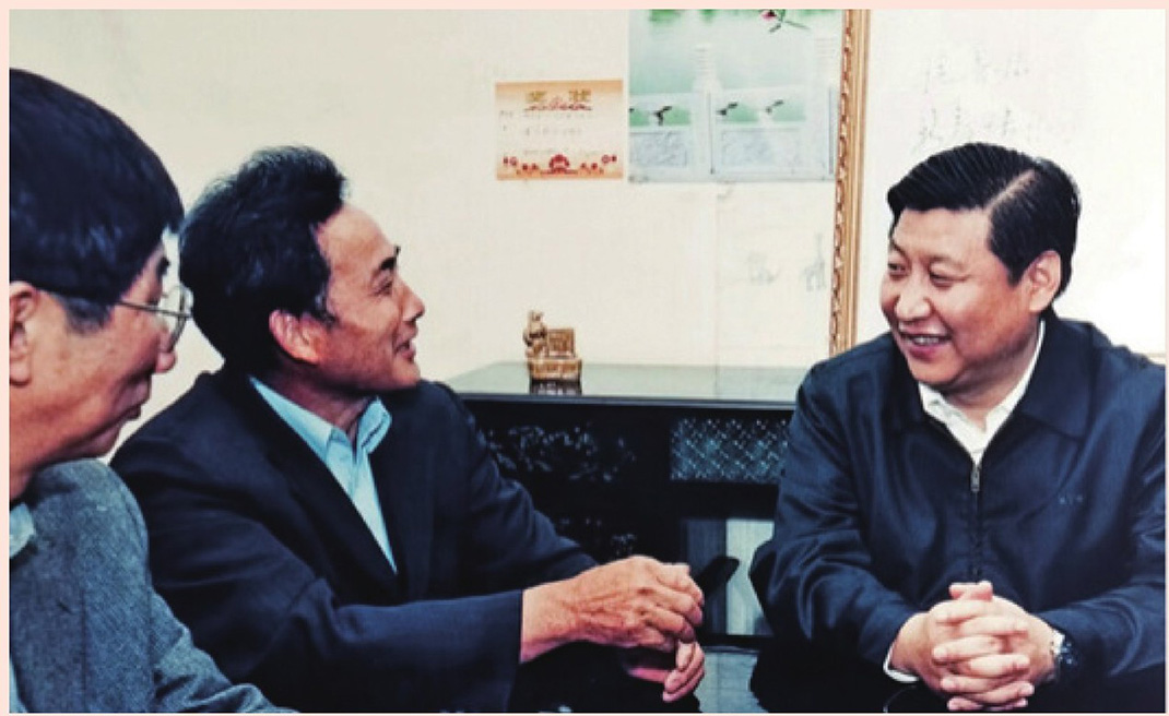 2003年4月24日，時(shí)任浙江省委書記習(xí)近平在浙江下姜村調(diào)研。